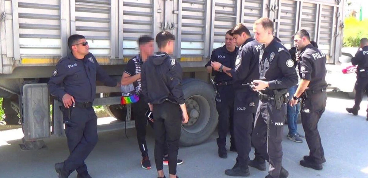 Sosyal medya kavgası kanlı bitti: 1'i ağır 2 yaralı