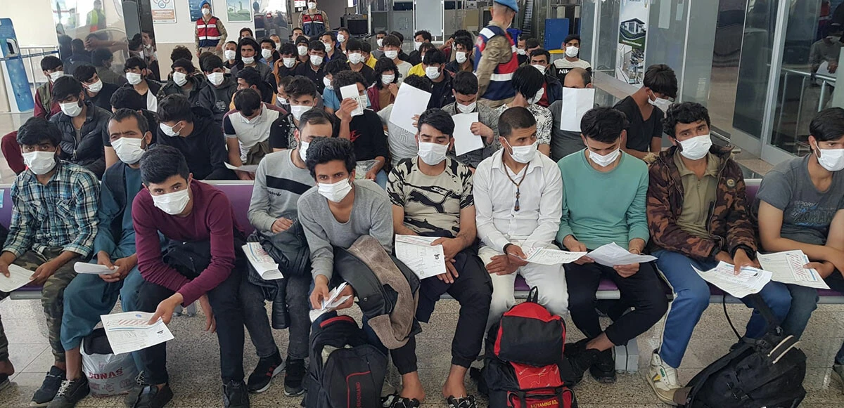 3 günde 908 göçmen gönderildi