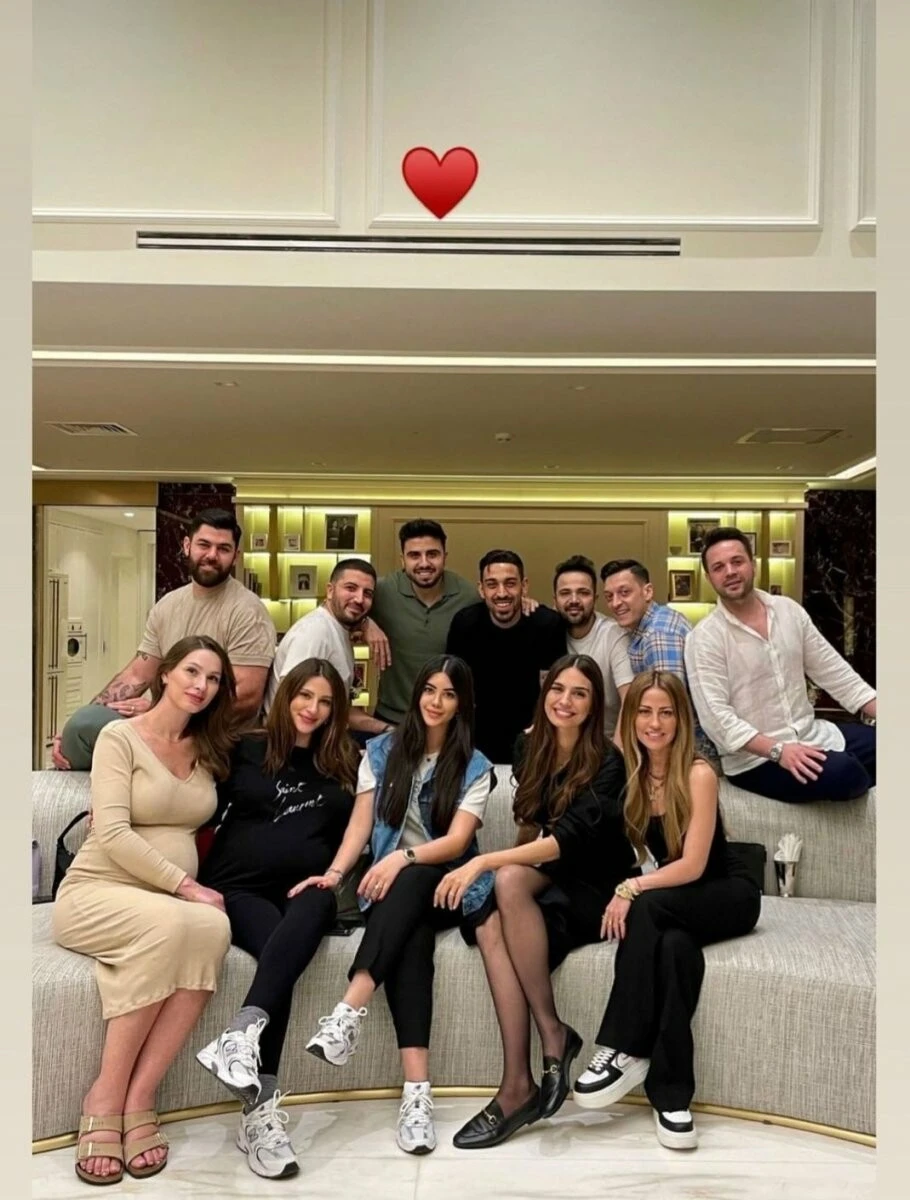 Ali Koç görmesin! Mesut Özil’den Ozan ve İrfan'a davet