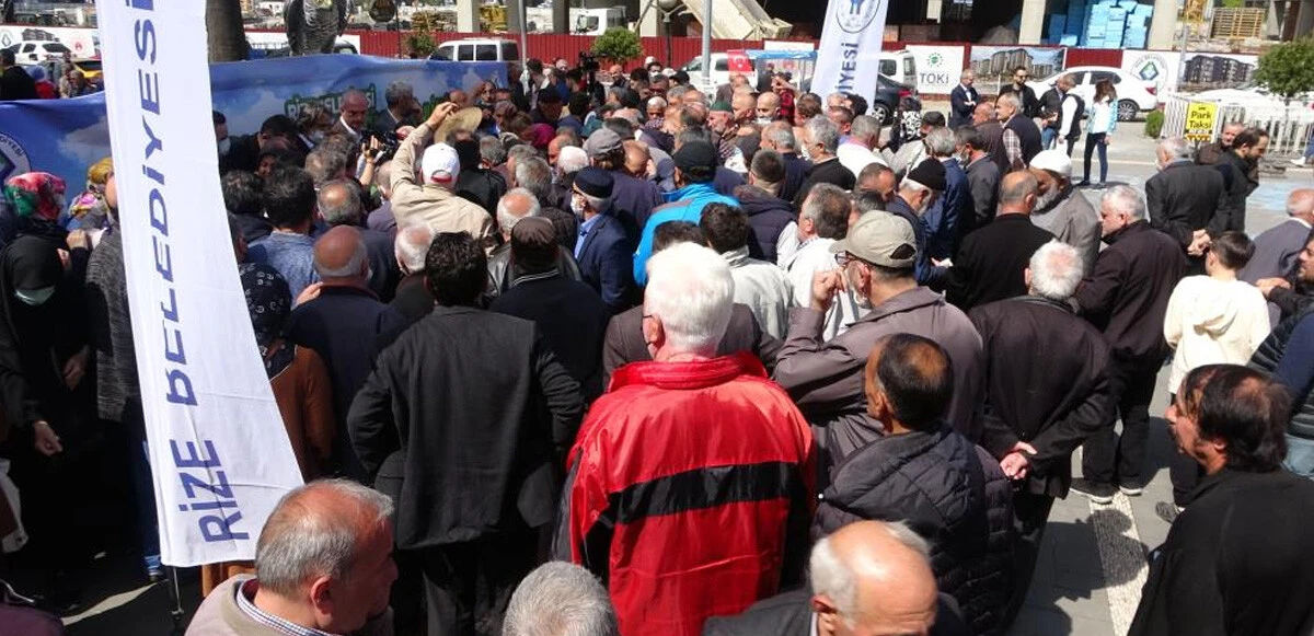 Bir paket tohum için birbirleriyle yarıştılar