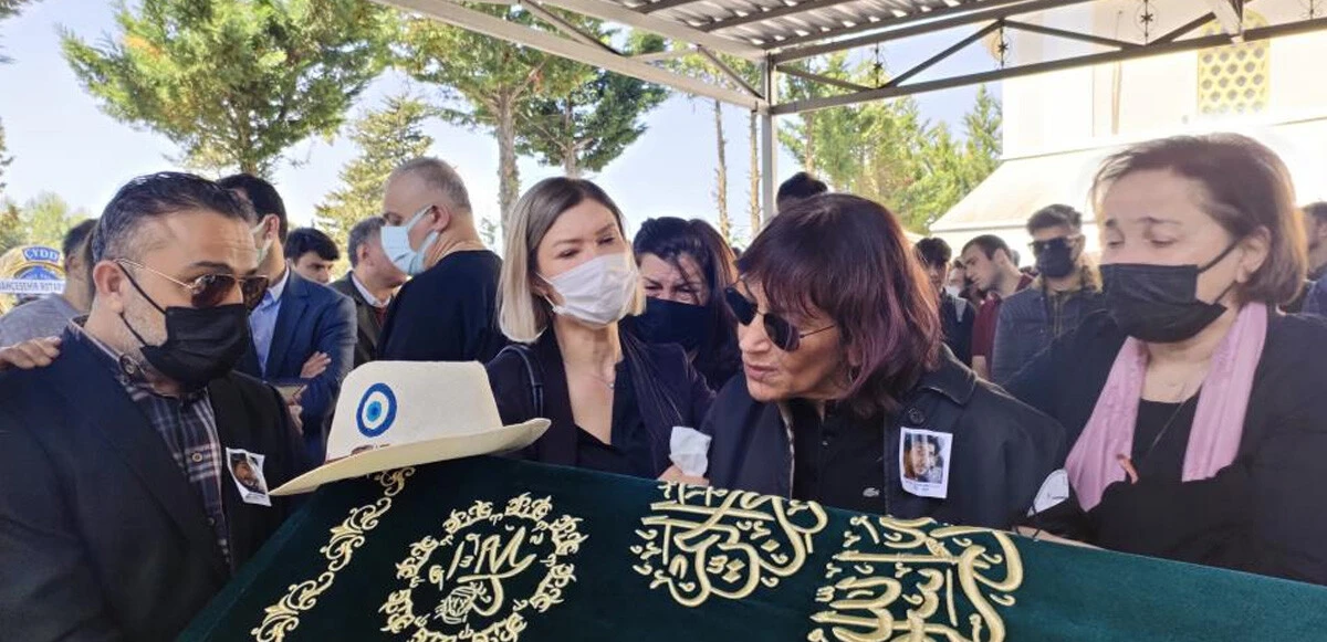 Ünlü Rapçi Beta’ya hüzünlünü veda: Tabutunun üstüne şapkasını koydular