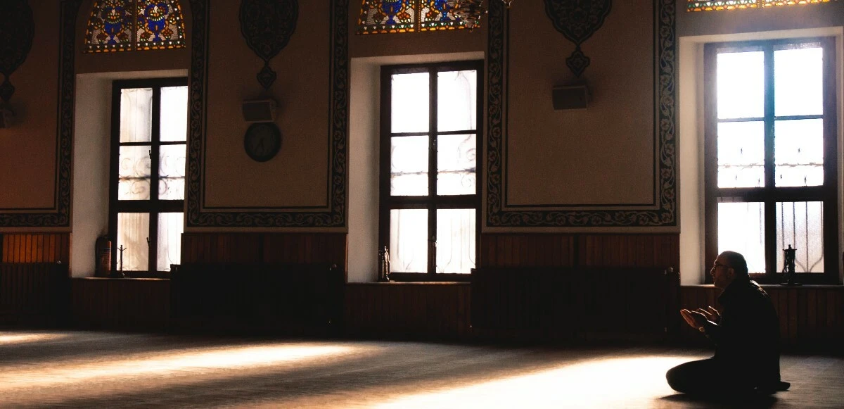 Kadir Gecesi'nde istek ve duaların kabulu için anahtar: Hacet namazı nasıl kılınır? Kadir Gecesi'nde istek ve duaların kabulu için anahtar: Hacet namazı nasıl kılınır?