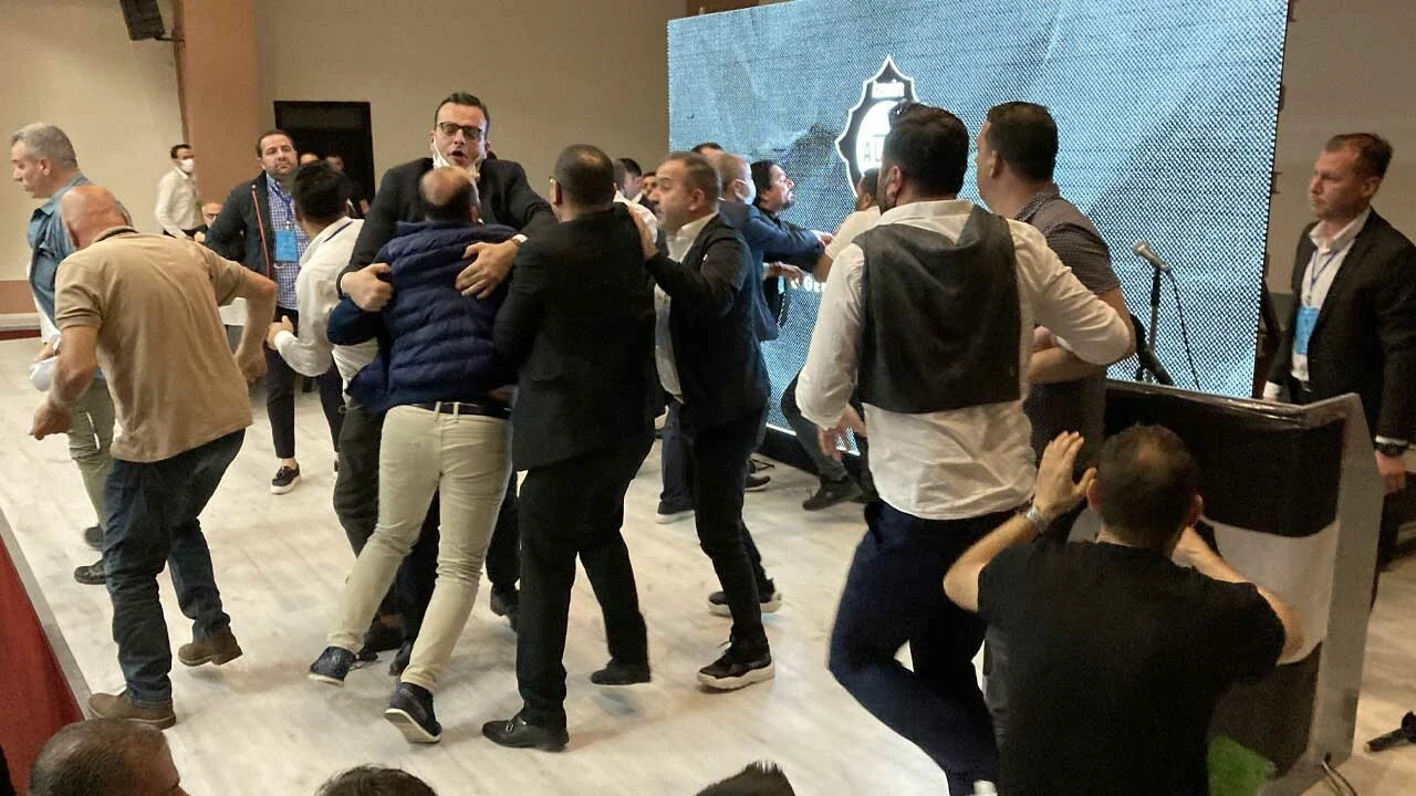 Altay genel kurulunda yumruklar konuştu!