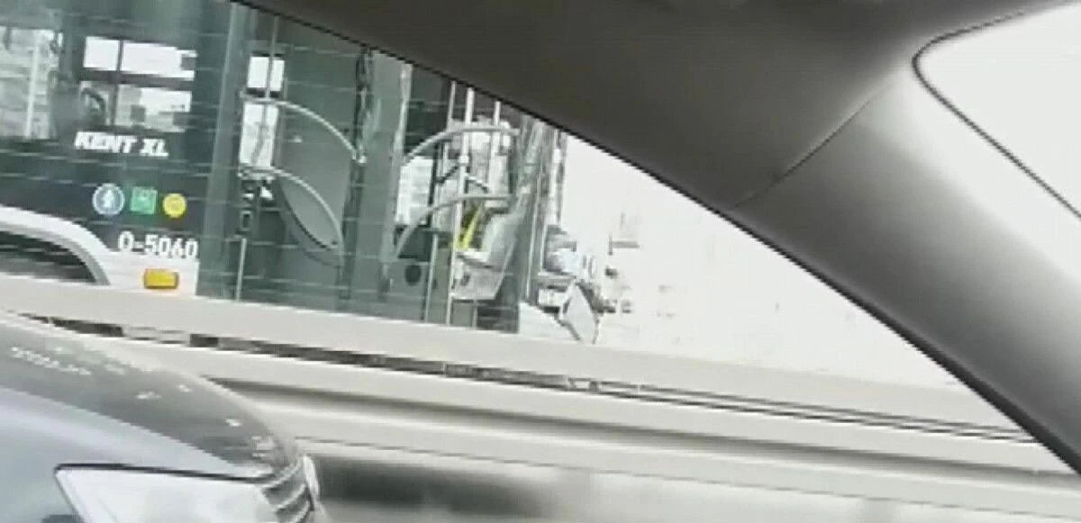Son dakika! Metrobüsler kafa kafaya çarpıştı!