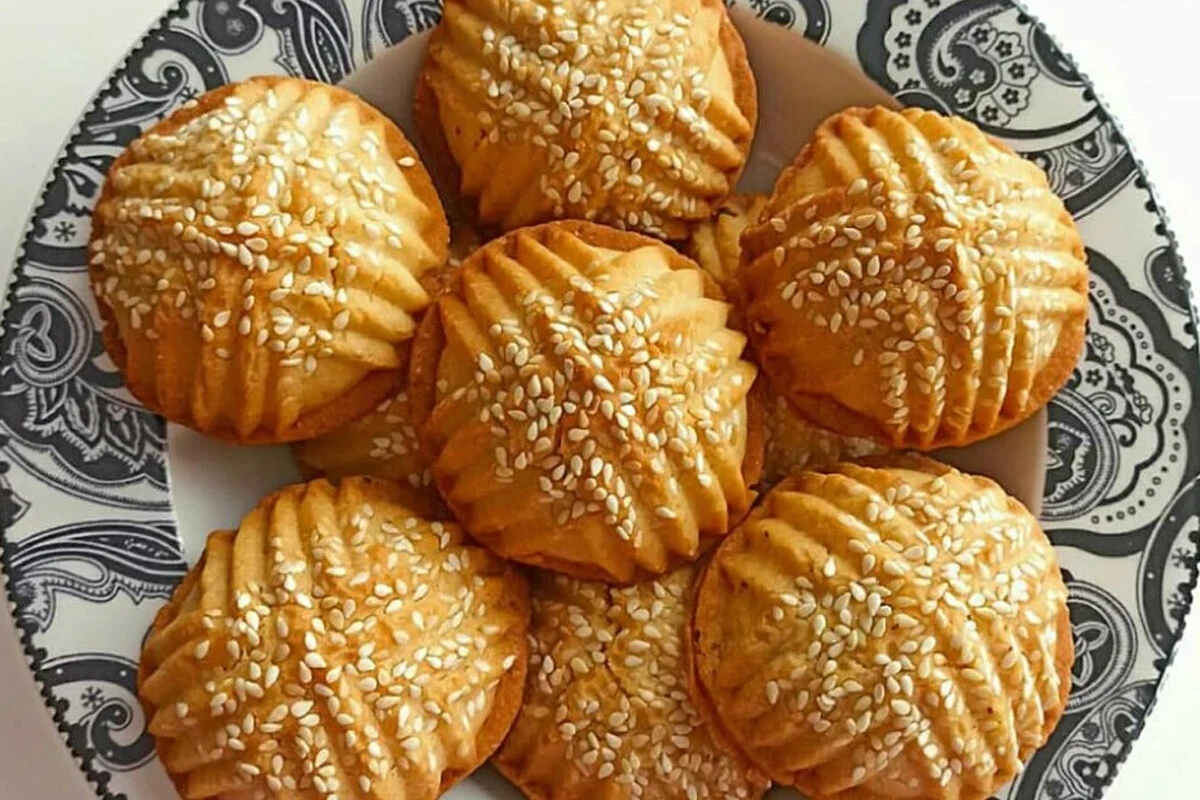 Bayramın vazgeçilmez lezzeti: Aromasıyla ve kıyır kıyır lezzetiyle damak çatlatan Kömbe tarifi