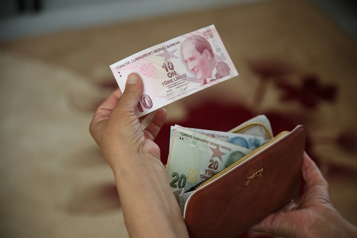 Memur ve emekli maaşlarına zam netleşti: İşte meslek meslek zamlı maaş oranları ve tarihi