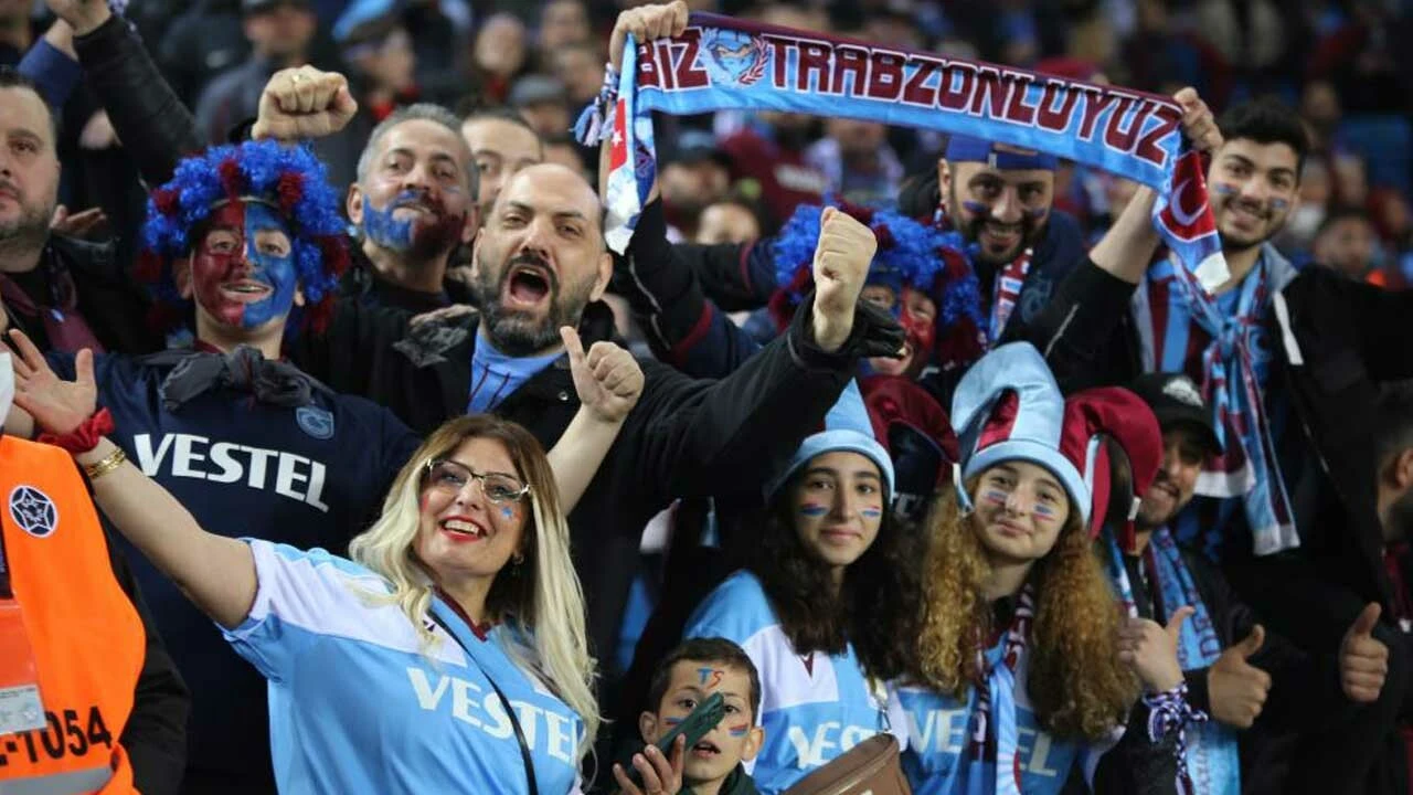Şampiyon Trabzonspor! 38 yıllık hasret sona erdi... Maç sonucu: Trabzonspor 2-2 Antalyaspor