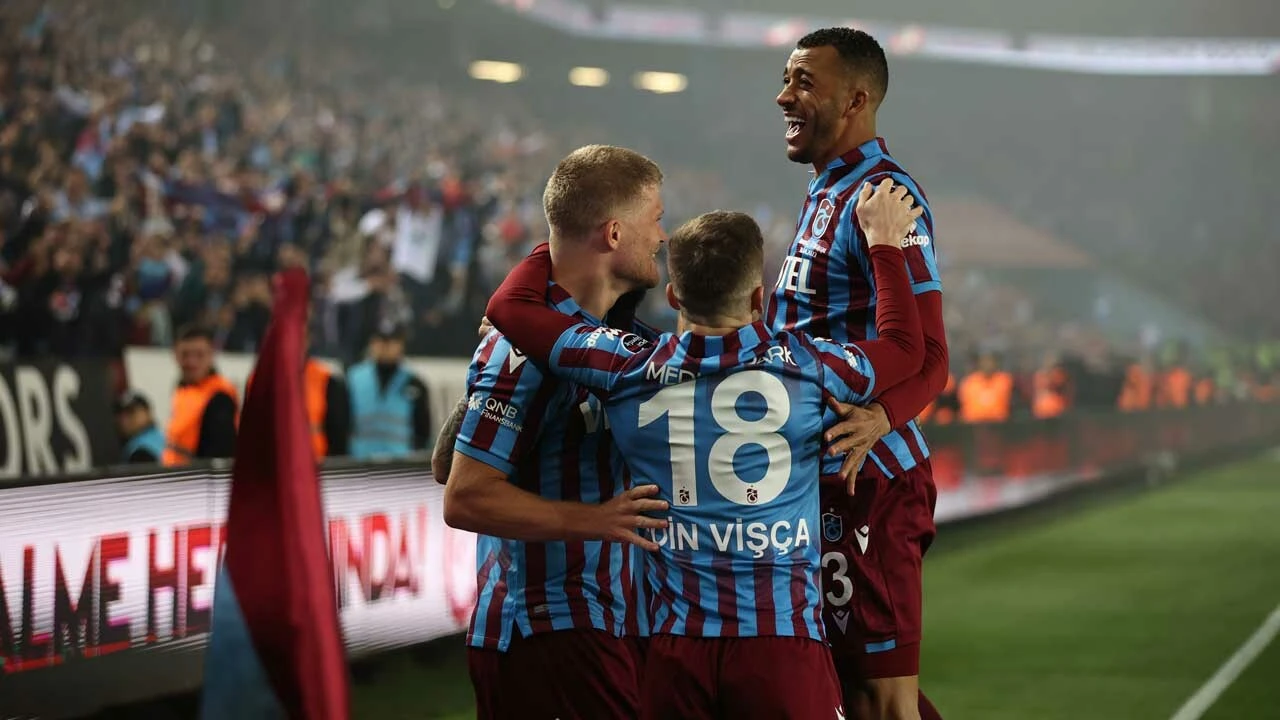 Şampiyon Trabzonspor! 38 yıllık hasret sona erdi... Maç sonucu: Trabzonspor 2-2 Antalyaspor