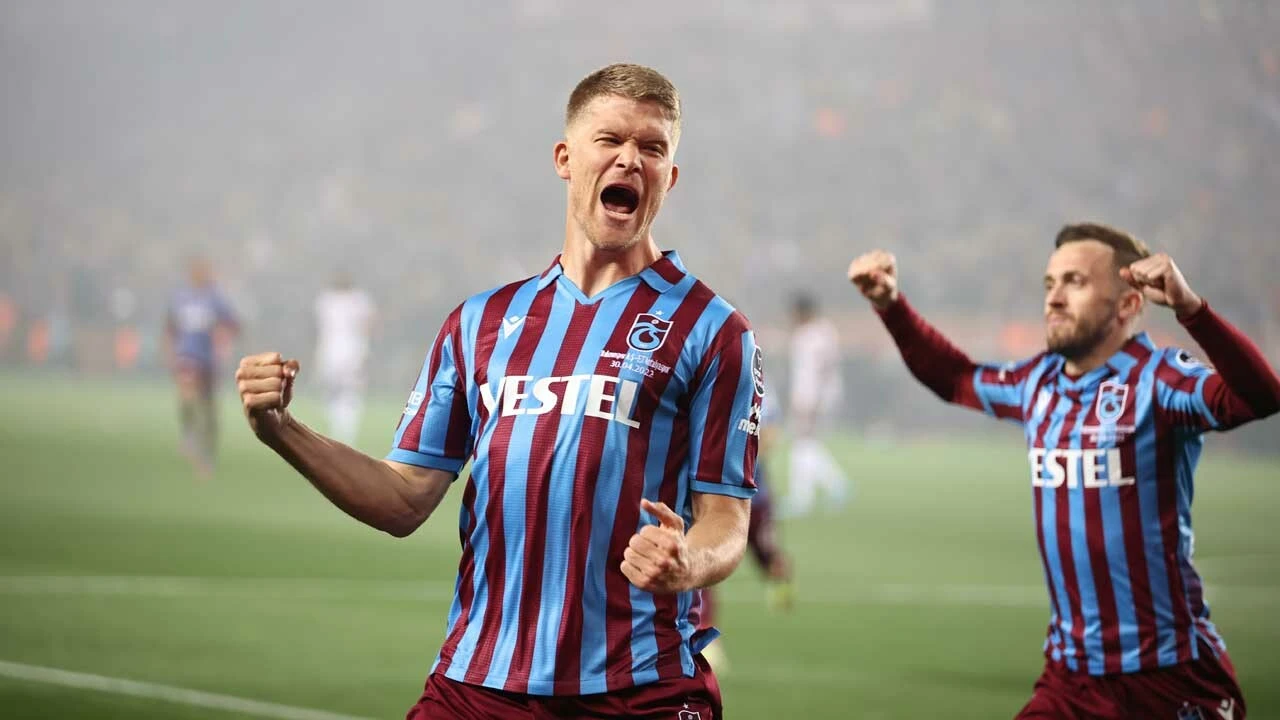 Şampiyon Trabzonspor! 38 yıllık hasret sona erdi... Maç sonucu: Trabzonspor 2-2 Antalyaspor