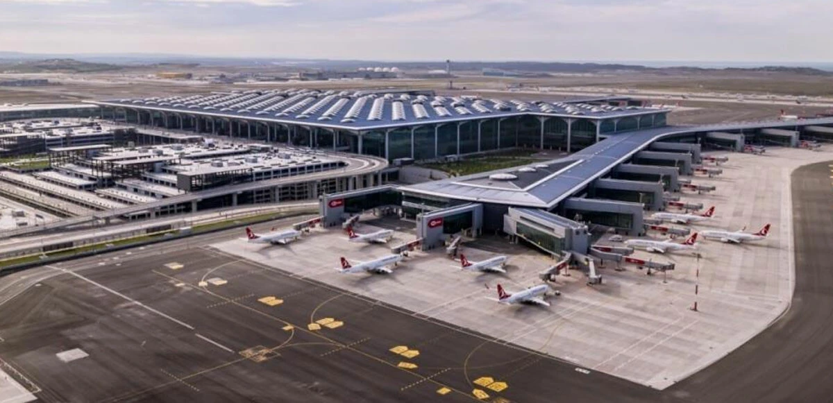Kısıtlamasız ilk bayramda İstanbul Havalimanı’ndan yeni rekor: Bir günde bin 301 uçuş