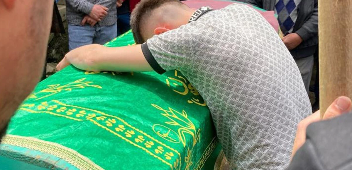 Boşanma aşamasındaki eşi tarafından öldürülmüştü: Anneye son sarılış yürekleri dağladı