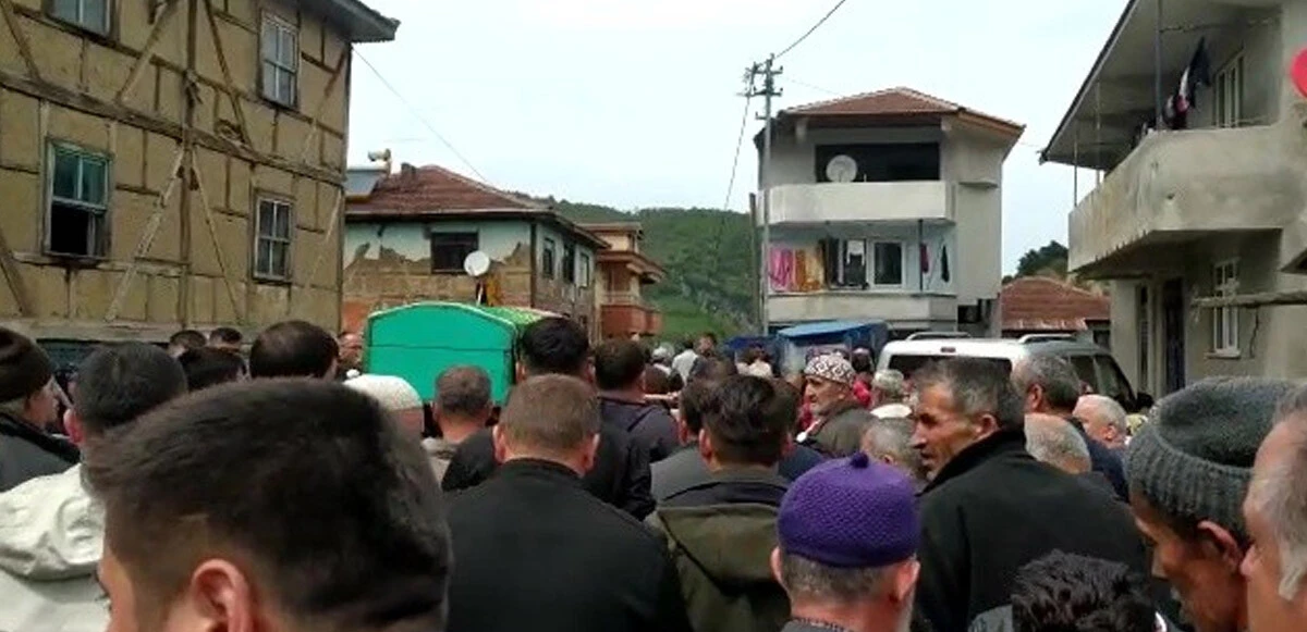 Boşanma aşamasındaki eşi tarafından öldürülmüştü: Anneye son sarılış yürekleri dağladı