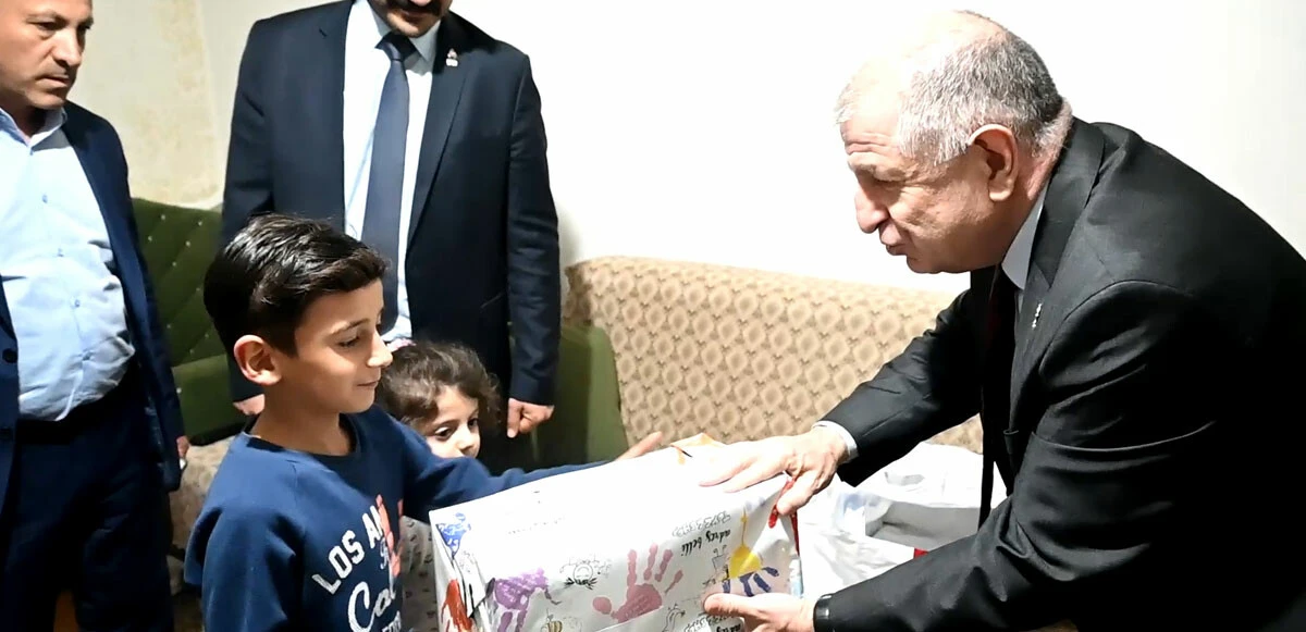 Ümit Özdağ Suriyeli aileyi ziyaret etti! İlginç diyaloglar yaşandı