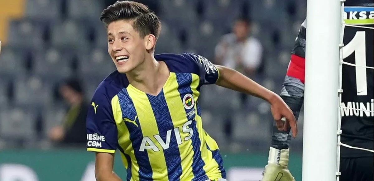 Fenerbahçe'de büyük ikilem: Kalmalı mı gitmeli mi?