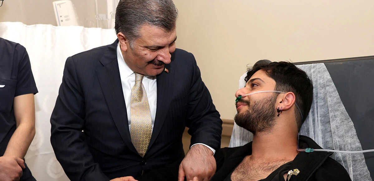 Bakan Koca'dan hastalara ve sağlık çalışanlarına sürpriz ziyaret: Şaşkınlıklarını gizleyemediler