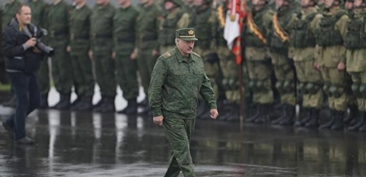 Putin ile görüşen Lukaşenko harekete geçti: Belarus ordusu savaş için düğmeye bastı