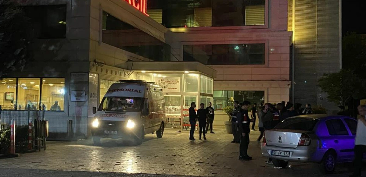 Diyarbakır’da otomobil tarandı: 5 kişiden 2'si öldü