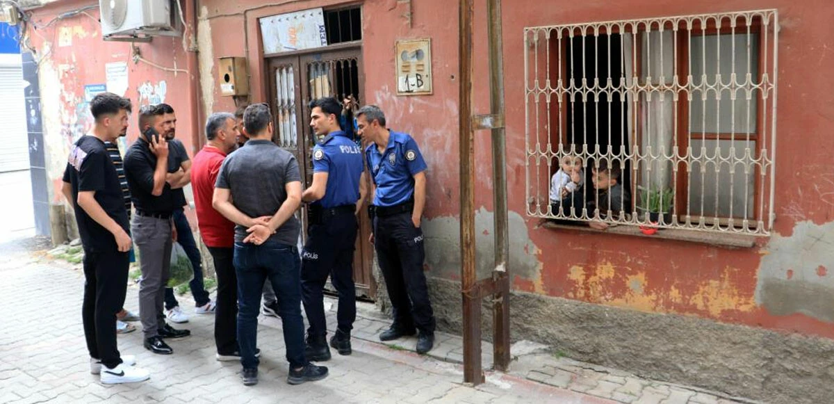 Bir çocuğunu sokağa attı, 4'ünü eve kilitleyip cezaevine gitti