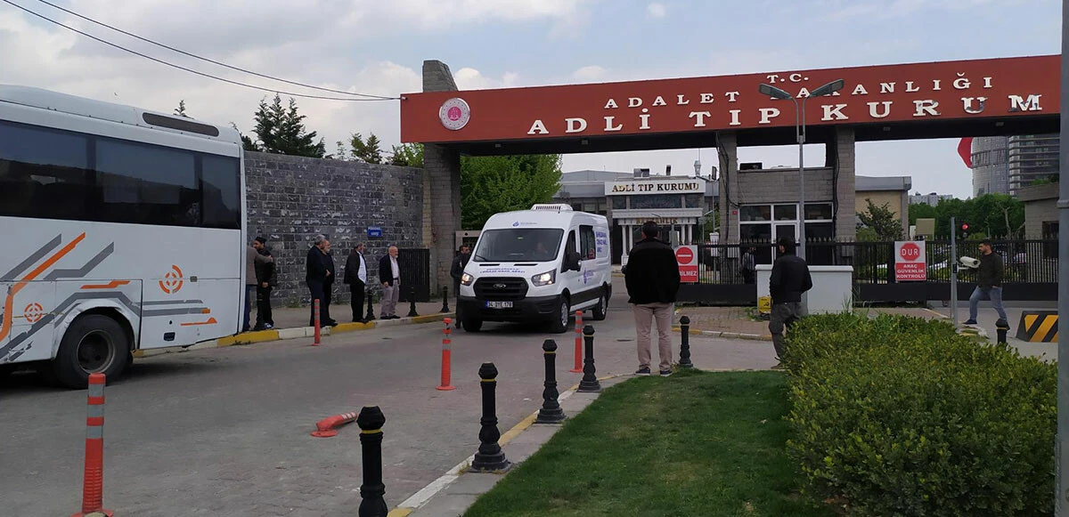 19 yaşındaki Asiye Atalay Esenler'de sokak ortasında silahla öldürüldü