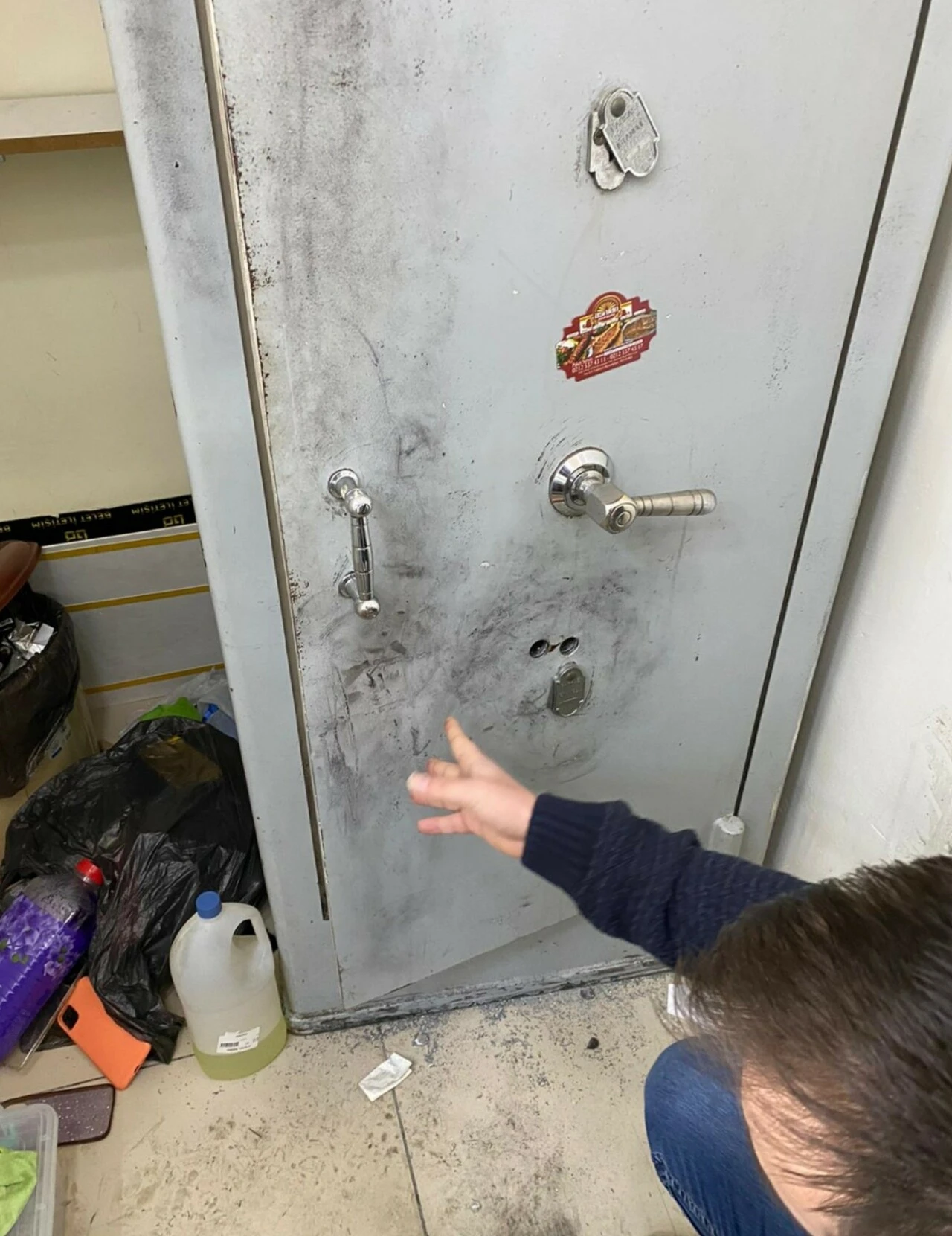 Gaziosmanpaşa'da matkap ile kasayı deldiler! 200 bin liralık saat ve telefon çalındı