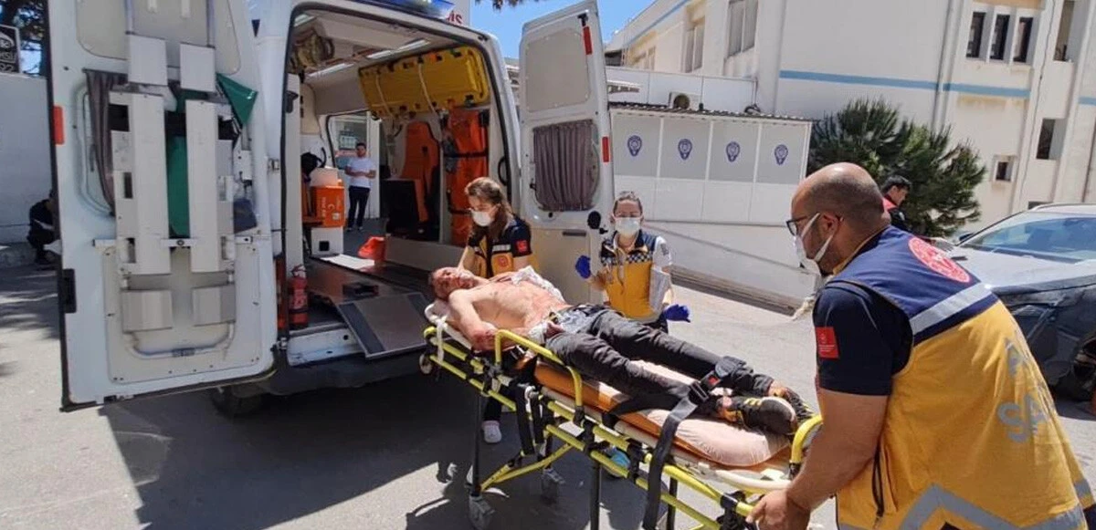 Bodrum'da korku dolu anlar: Yüzlerce kişinin önünde kendini jiletledi