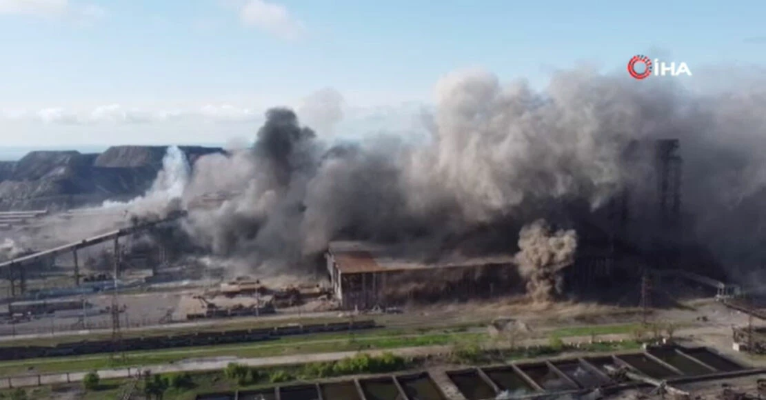 Rusya Azovstal fabrikasını vurmaya devam ediyor! İşte bölgeden son görüntüler