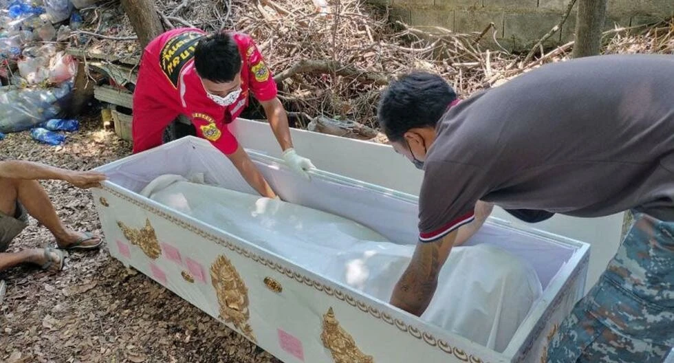 21 yıl eşinin cesediyle yaşadı! Veda sözleri şoke etti