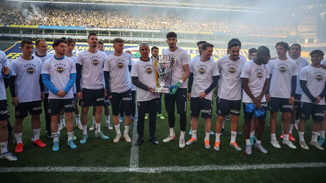 Fenerbahçe'den Galatasaray ve Trabzonspor'a gönderme: 5. yıldız şovu!