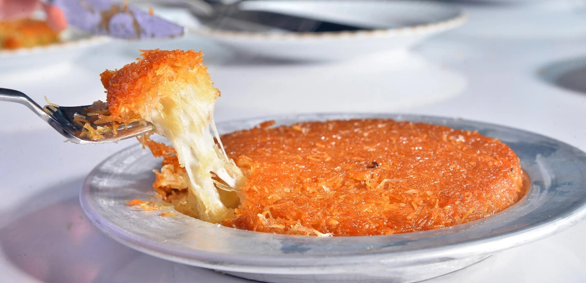 Ustalarına taş çıkartacak yöresel lezzet: Püf noktalarıyla en pratik Hatay usulü Künefe tarifi