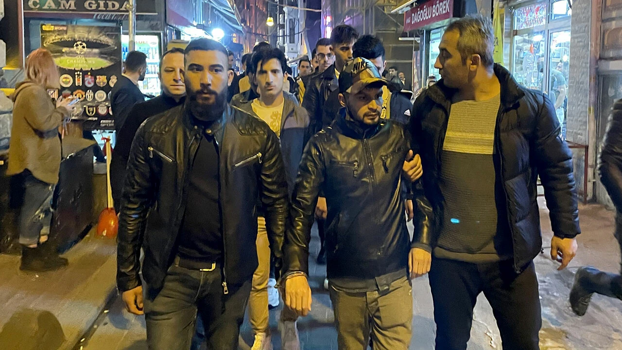 İstanbul'da düzensiz göçmen operasyonu: Yüzlerce yabancı uyruklu yakalandı