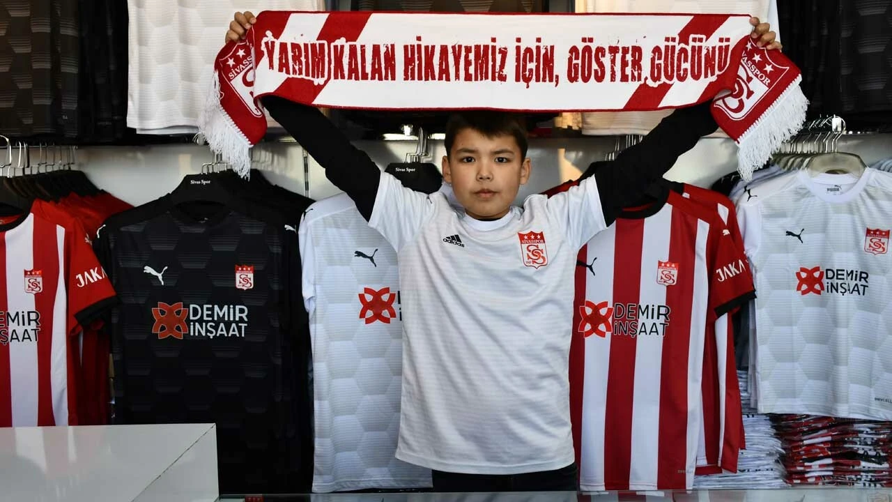 Afganistan uyruklu Muhammed, Sivasspor için Pakistan'dan geldi