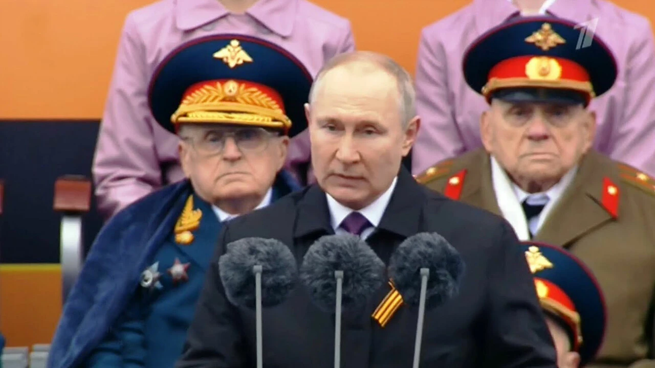 Putin'in Zafer Günü konuşmasına Zelenskiy'den jet cevap