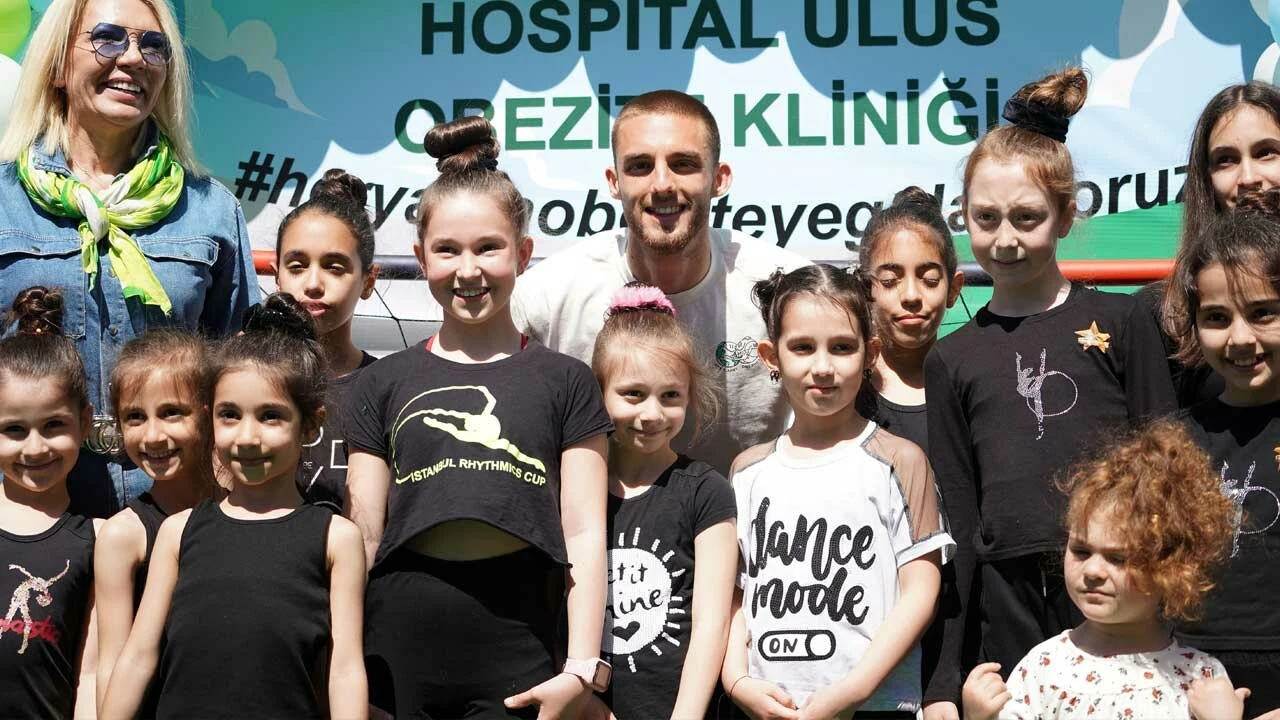 Galatasaraylı futbolcular Gomis ve Berkan, obeziteye dikkat çekti