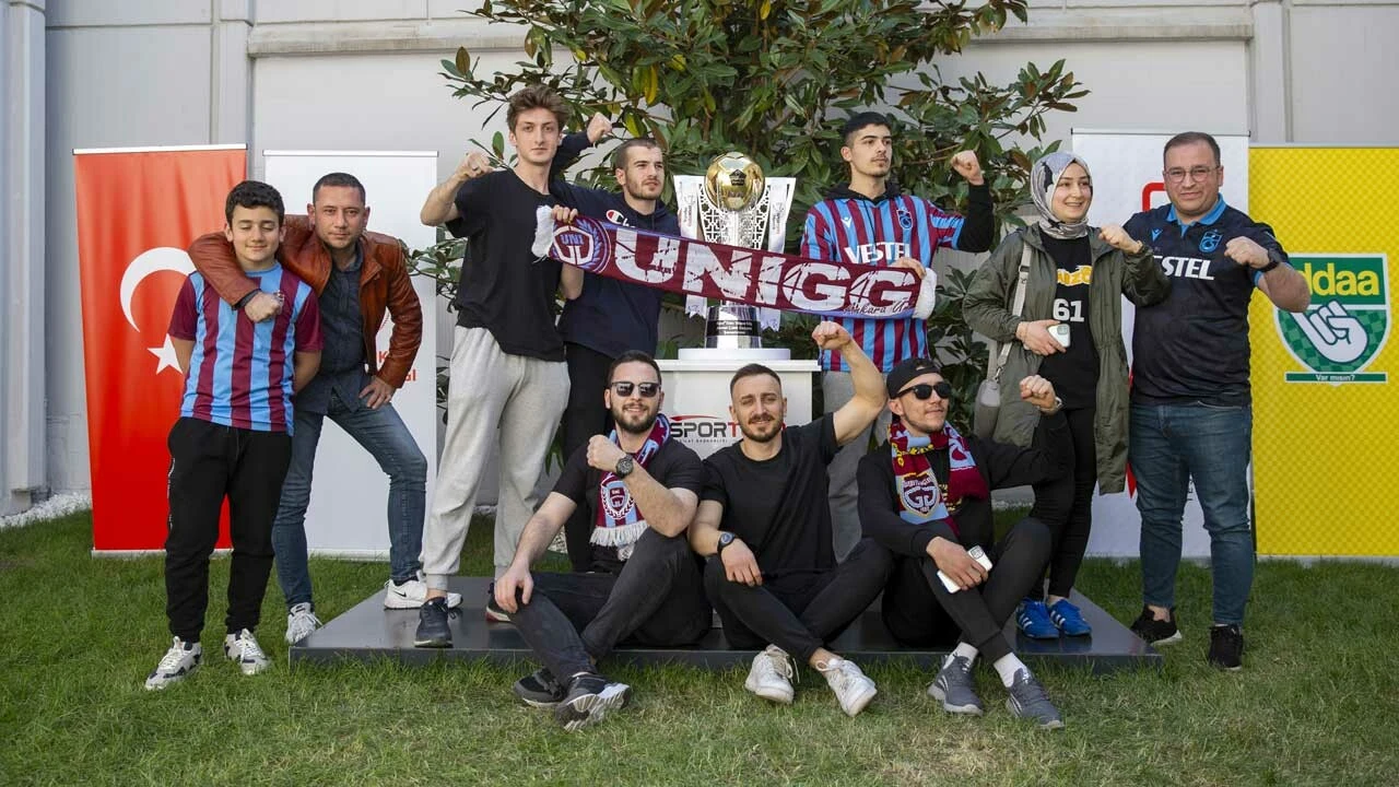 Spor Toto Süper Lig'in şampiyonluk kupası görücüye çıktı