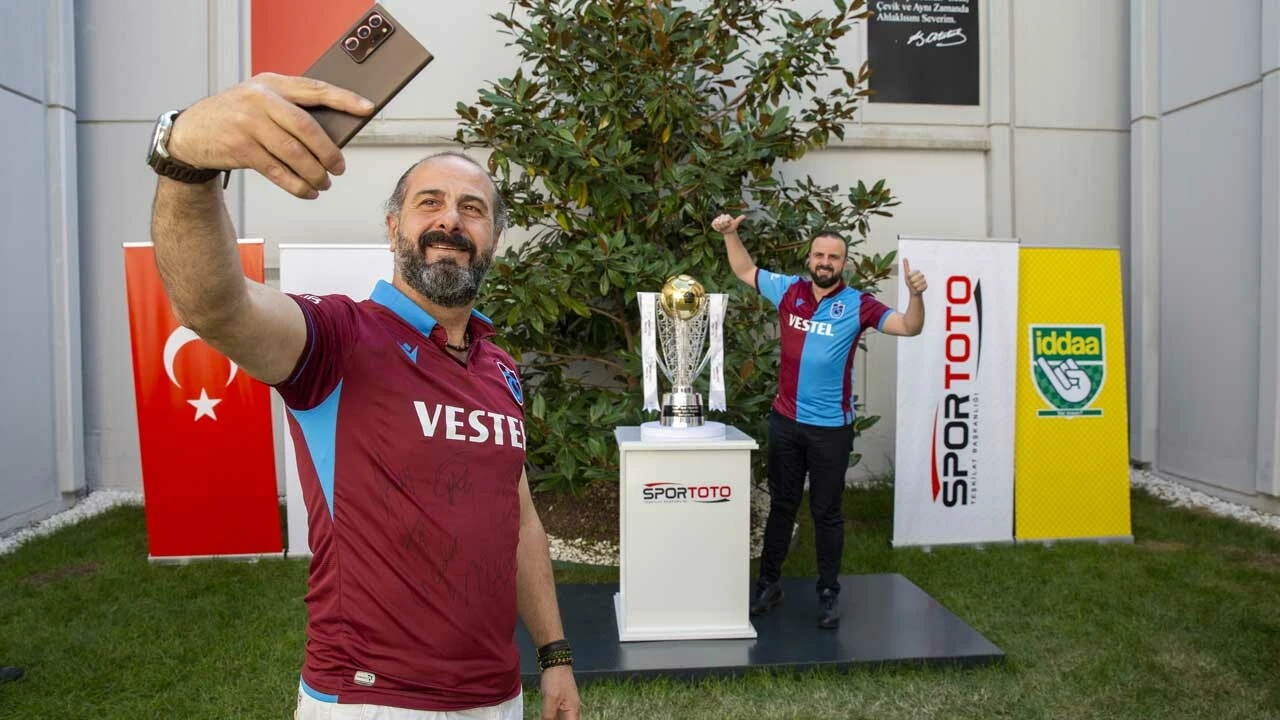 Spor Toto Süper Lig'in şampiyonluk kupası görücüye çıktı