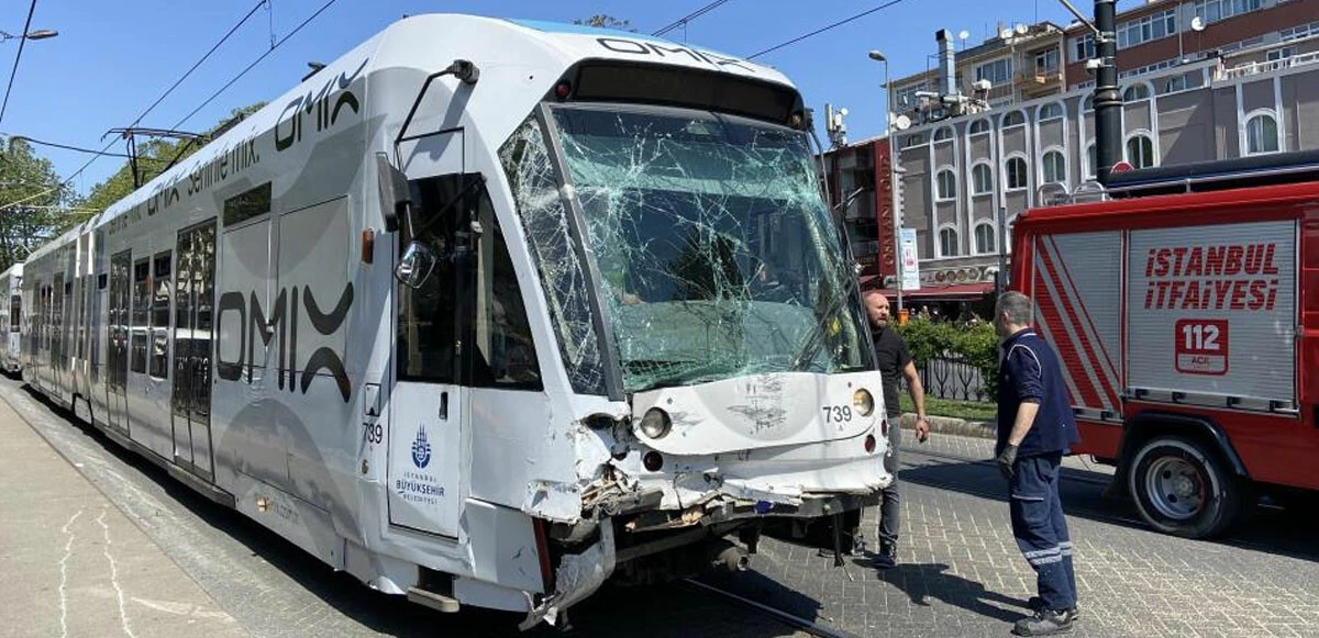 Son dakika! İstanbul'da feci kaza: Otobüsle tramvay çarpıştı