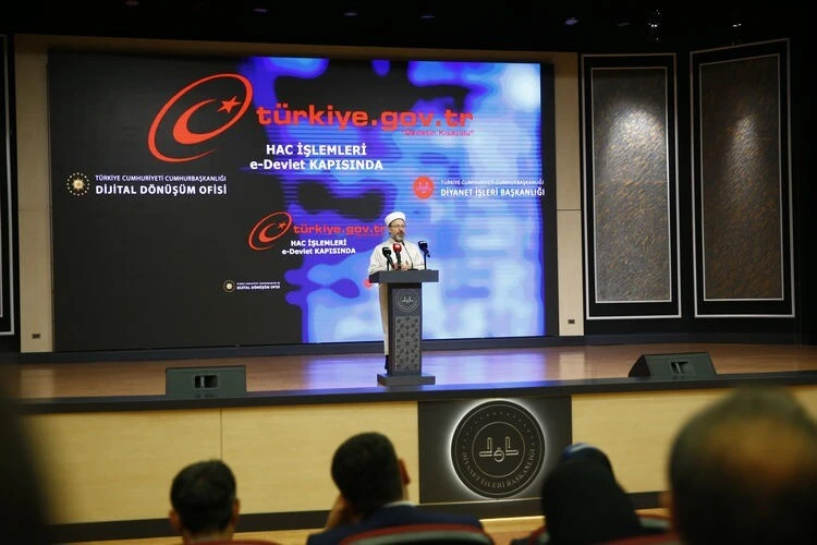 Hac ve Umre İşlemlerinde Yeni Dönem: E-Devlet’te Toplandı