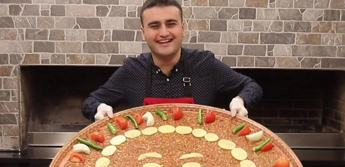 Hastane paylaşımıyla hayranlarını endişelendiren CZN Burak'tan açıklama: Sadece minik bir kontrol...