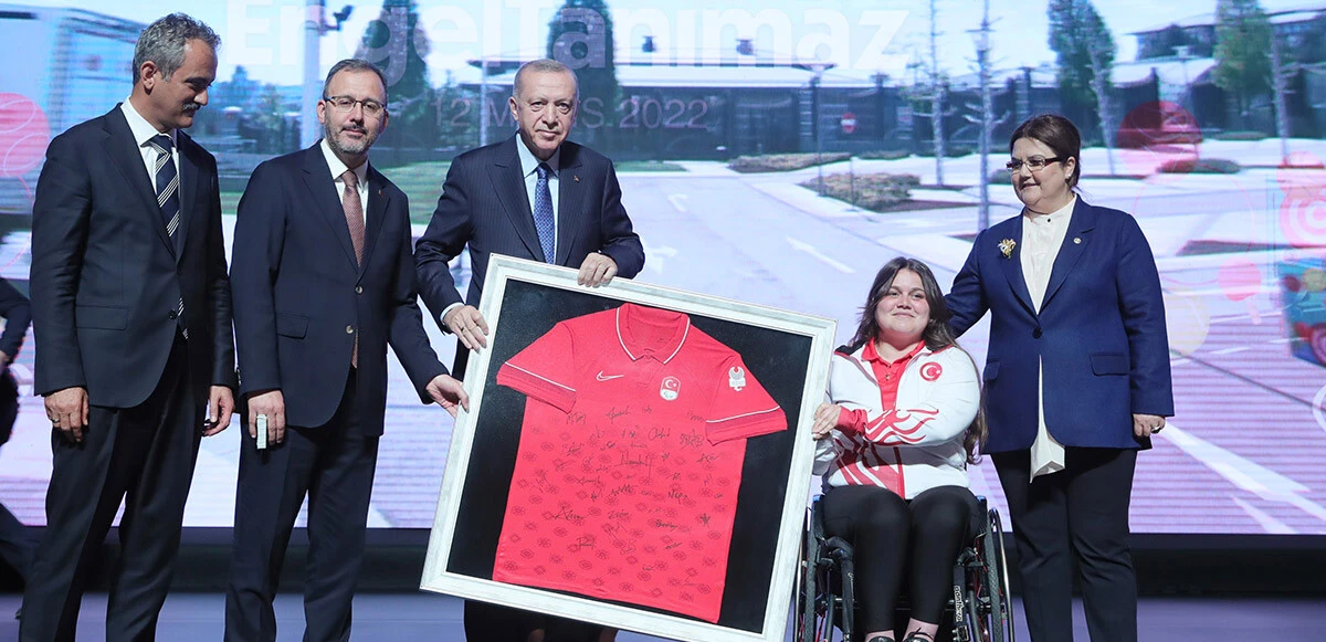 Son dakika: Cumhurbaşkanı Erdoğan: Engelli kardeşlerimiz için tarihi adımlar attık