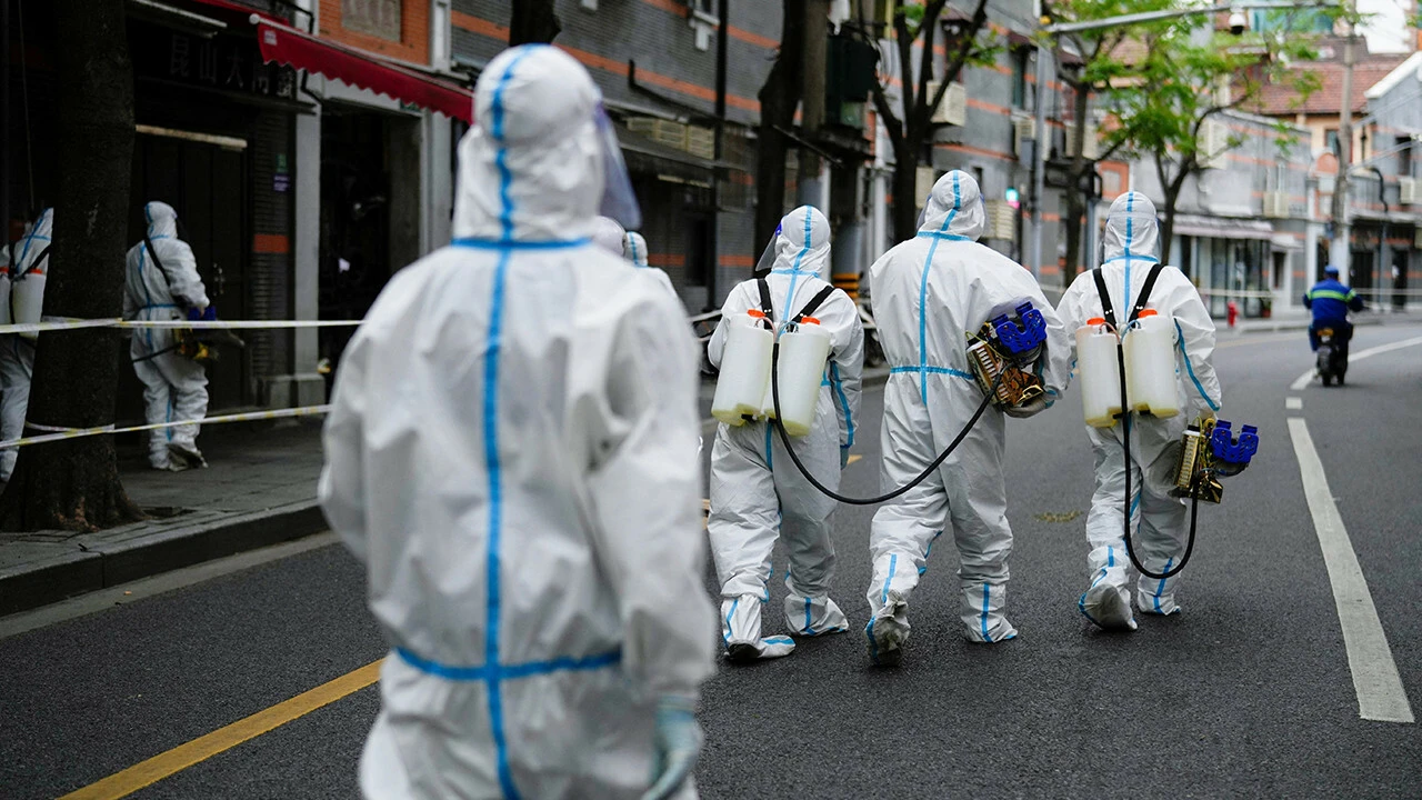 Süresiz karantinanın ardından Çin yurt dışı çıkışlarını da sınırlandırıyor