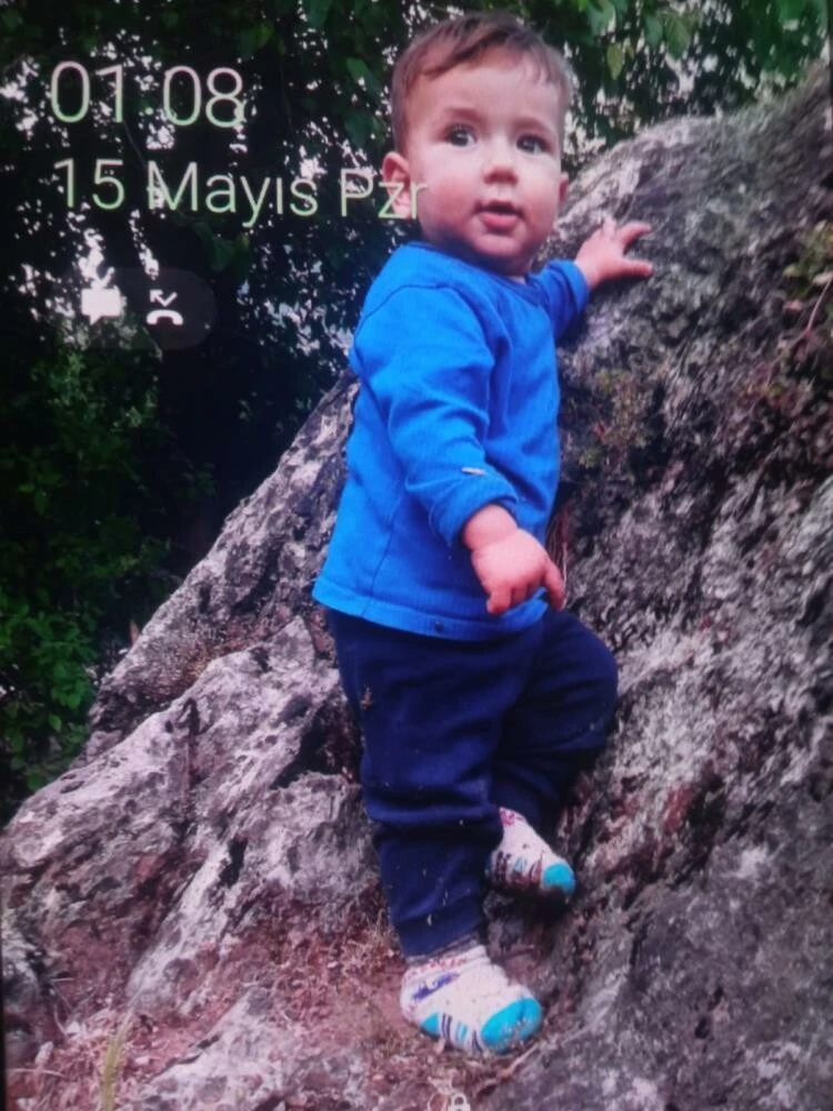 Kamyonetin altında kalan çocuk hayatını kaybetti