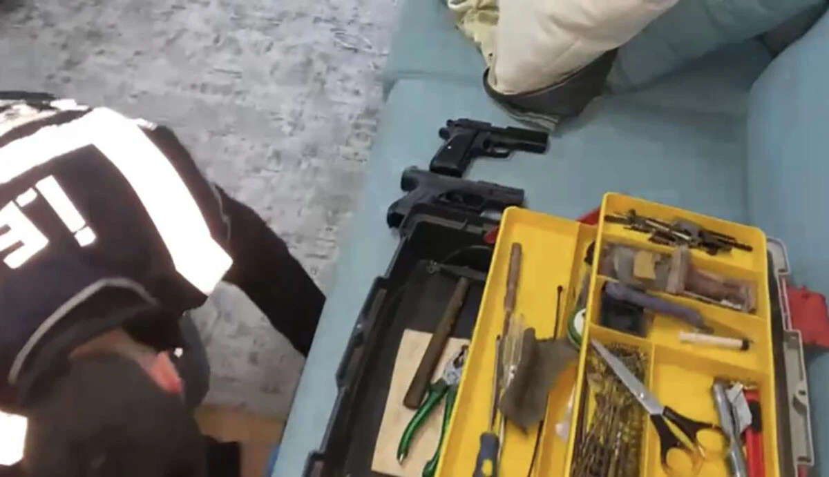 Cephaneliğe çevrilen evden 21 tabanca ve uçaksavar mermisi çıktı