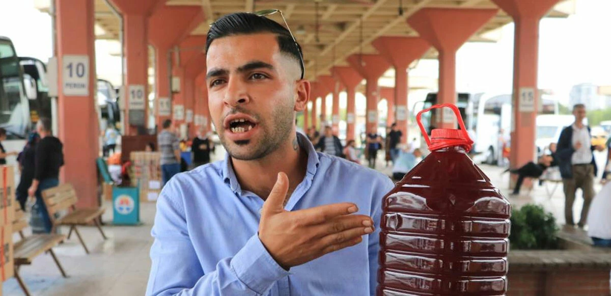 Yanan motosikleti 150 litre şalgam suyu dökerek söndürdüler