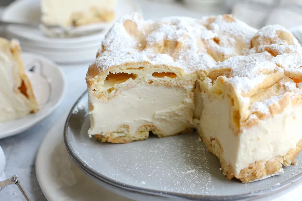 Bildiğiniz tüm tarifleri unutun! Dünya mutfağından Karpatka tatlısı ile hafızlarda yer edinin