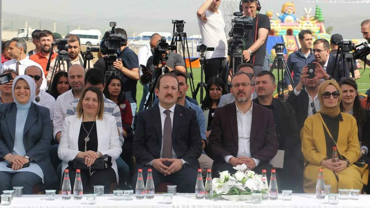 Bakan Kasapoğlu, Cudi Cup Uluslararası Tenis Turnuvası'nın açılış törenine katıldı