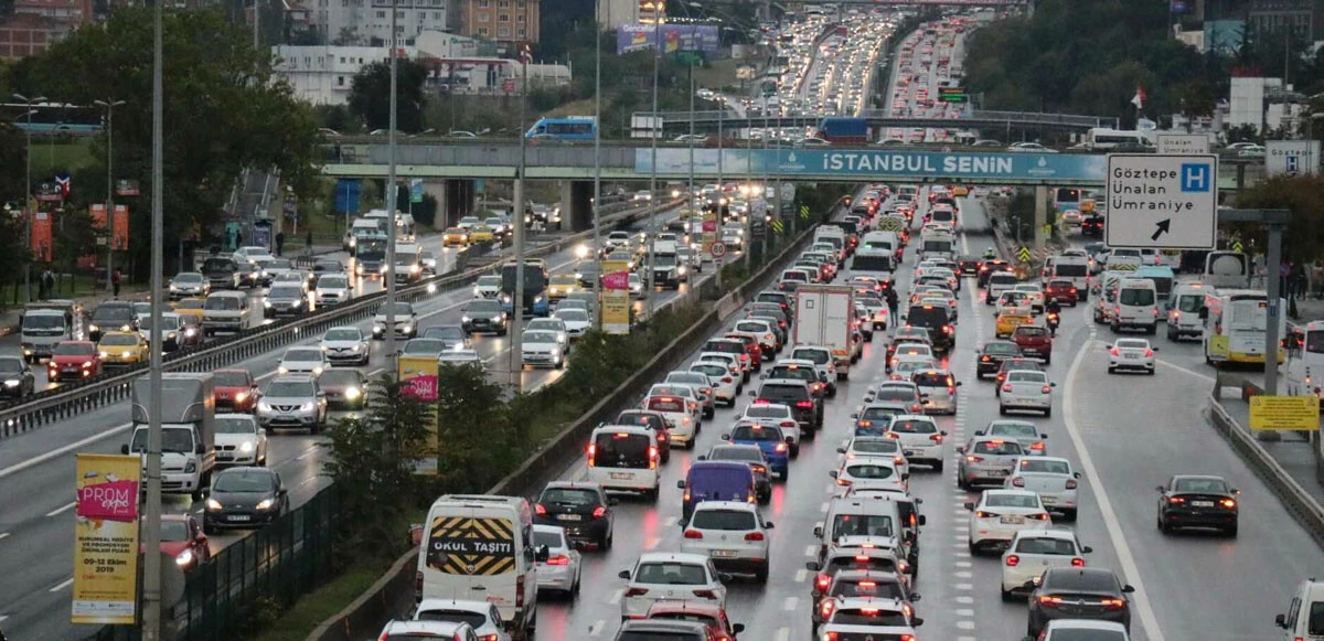 İstanbullular dikkat! Valilik uyardı: Bazı yollar trafiğe kapatılacak