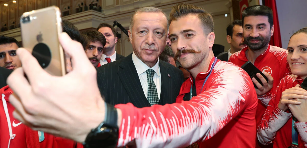 Son dakika! Cumhurbaşkanı Erdoğan'dan gençlere çağrı: Yürüdüğünüz yolda engellerden korkmayın