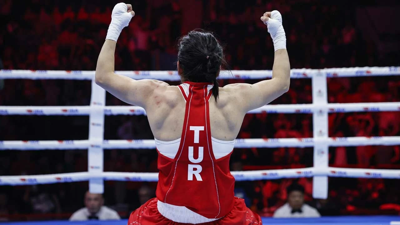 48 kiloda milli boksör Ayşe Çağırır, dünya şampiyonu oldu!
