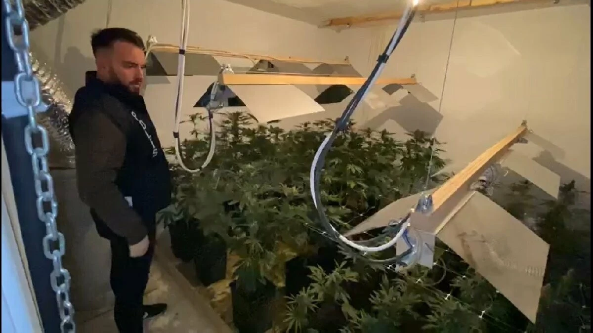 Böbreğini satarak uyuşturucu imalathanesi kurdu