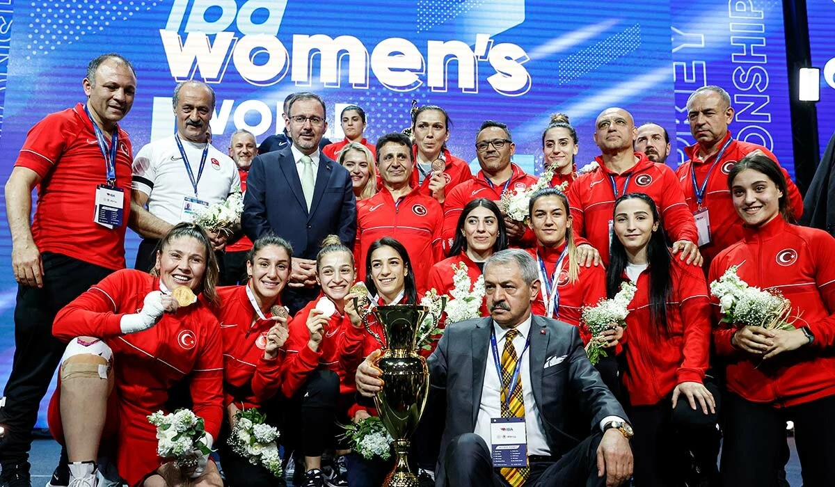 Cumhurbaşkanı Erdoğan'dan şampiyon boksörlere tebrik: Şimdi hedef olimpiyatlar